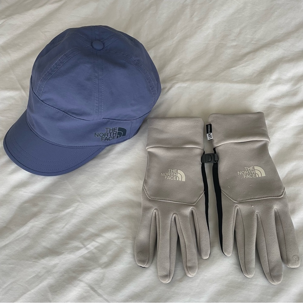 The North Face Women’s E-tip Gloves and Cap